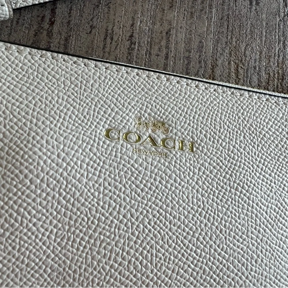Coach White Wristlet NWT - Picture 3 of 5